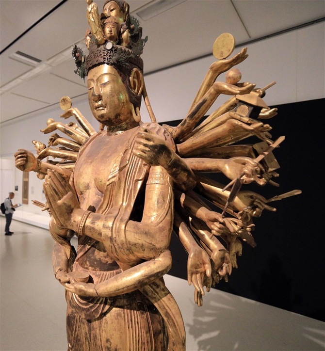 恵光院の「十一面観音菩薩坐像」は独特な造形が魅力的だ - 対外交流と