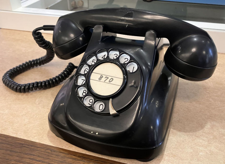 どの家庭でも玄関先にあった「黒電話」｜【西日本新聞me】