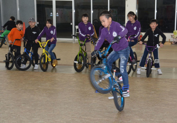 BMX児童全国ランク上位独占…行橋から五輪夢見る脱サラ指導者｜【西日本
