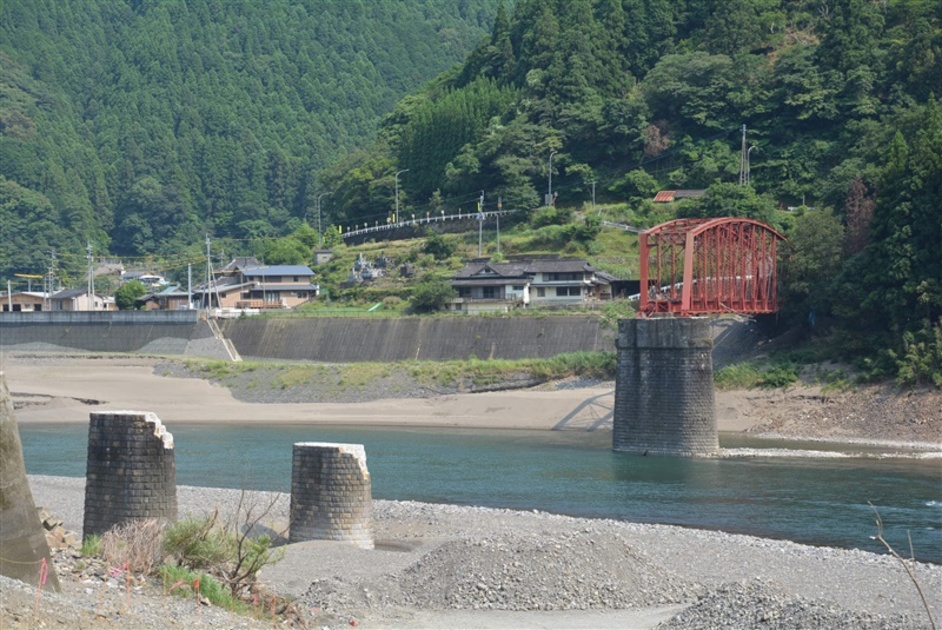 球磨川第一橋梁 鉄道橋の建設 モノクロ写真 ① 球磨川第一橋梁 鉄道橋