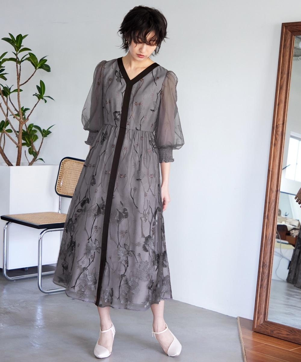 結婚式・パーティー・オケージョンドレス】Ⅴネック刺繍レース