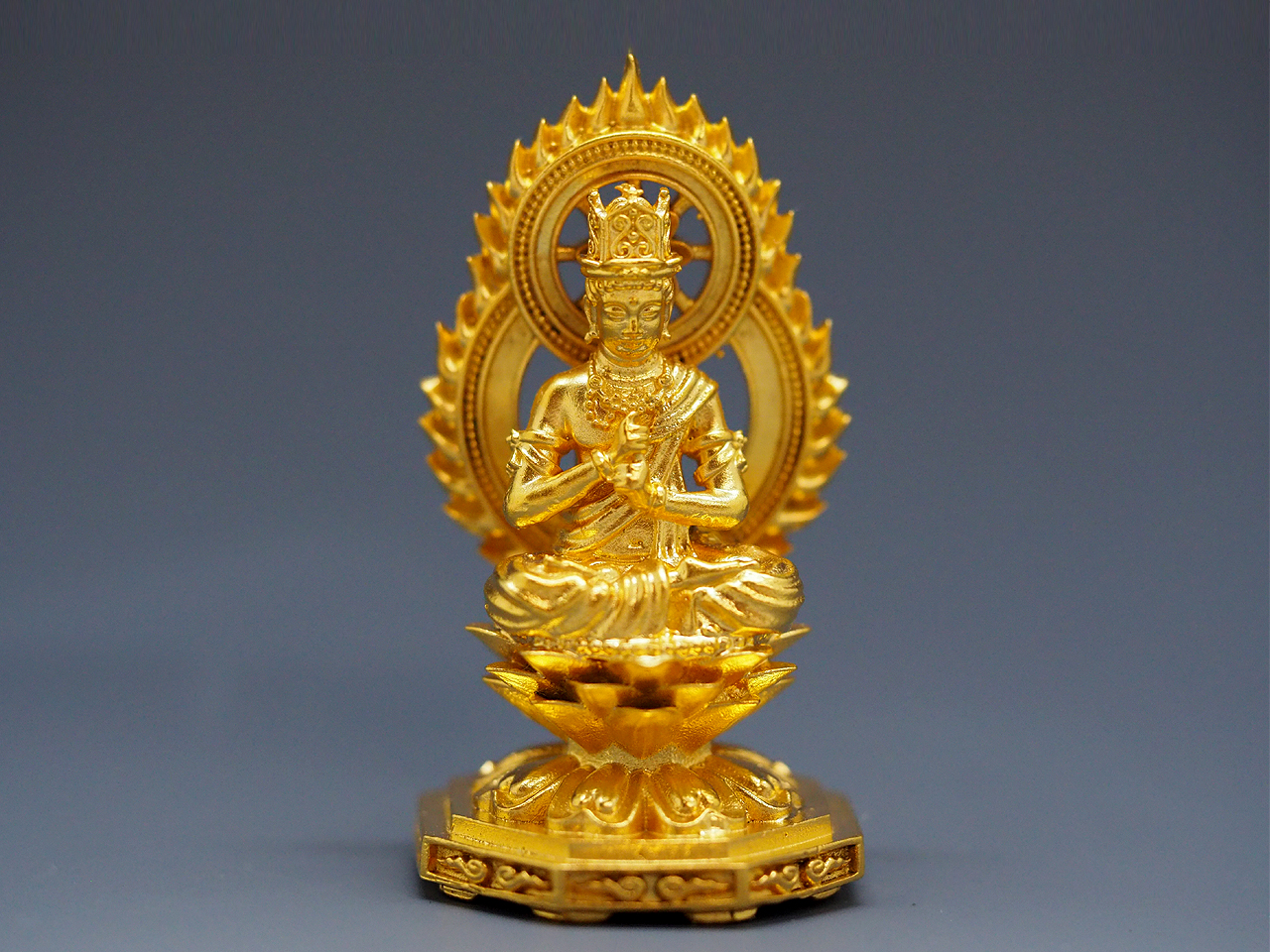 純金製 八体仏 守護本尊 大日如来 | 日伸貴金属の東京銀器日伸貴金属の