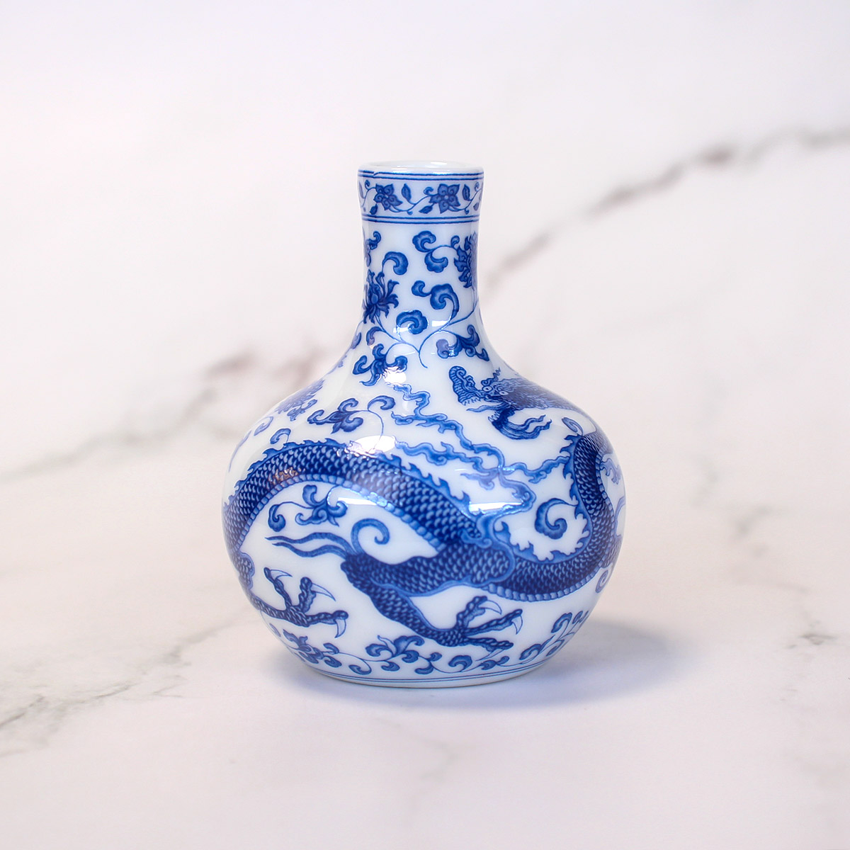 箱、証明書付】青花龍紋天球瓶 中華民国 国立故宮博物院 壺 箱 証明