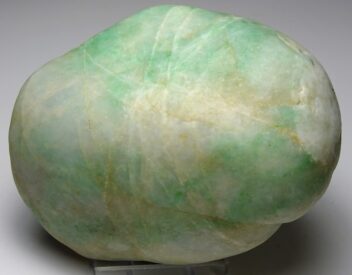 翡翠原石 711(大型) 糸魚川 - 鉱物標本・隕石標本販売のWeb専門店