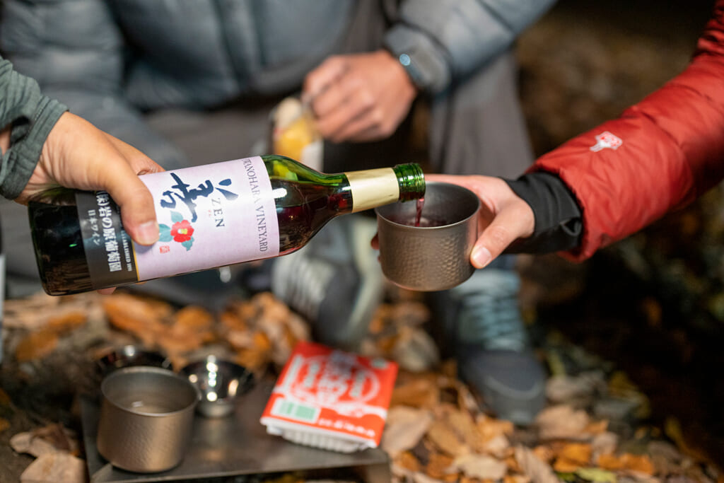 槌目が味わい深い極薄純チタンの「ぐい呑み」があればキャンプで最高の