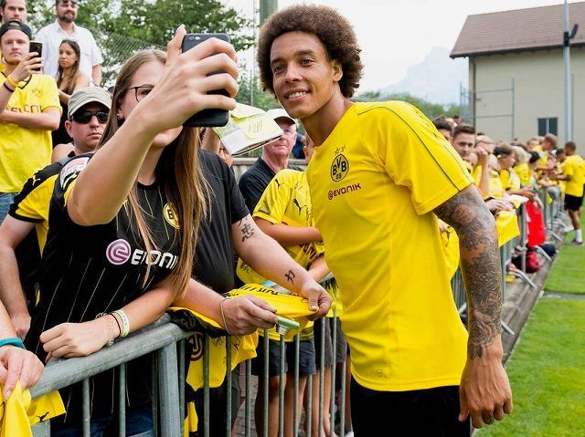 直筆サイン入り写真 アクセル・ヴィツェル サッカーベルギー代表 SA