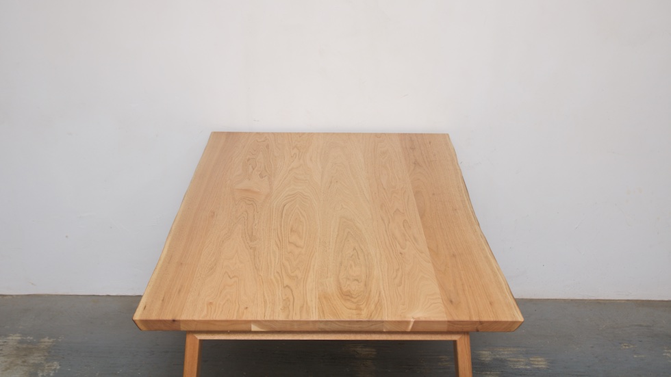 No.2591】クルミ無垢材テーブルも人気です。 | 無垢材家具で温かい