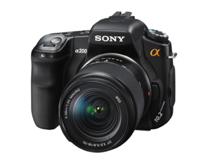 充実の基本性能で簡単操作 1020万画素デジタル一眼レフカメラ”α200