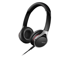 LiSAとコラボレーションしたウォークマン®とステレオヘッドホンを