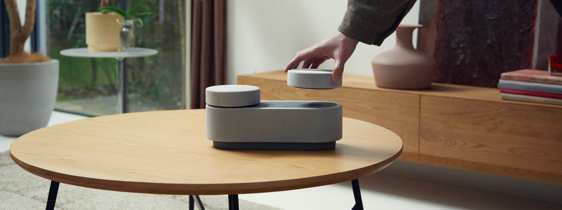 ポータブルデバイスで映像を楽しむ時代に合わせた 持ち運べるシアター