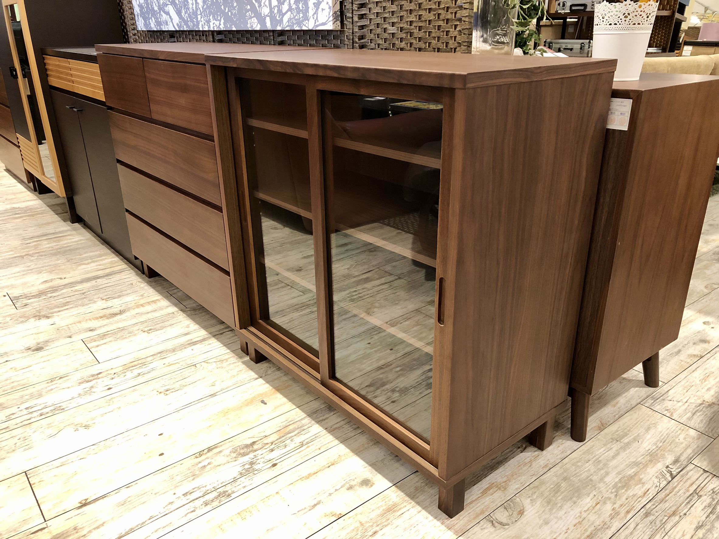 大阪京都限定 MUJI 無印良品 ウォールナット 脚付キャビネット 大阪