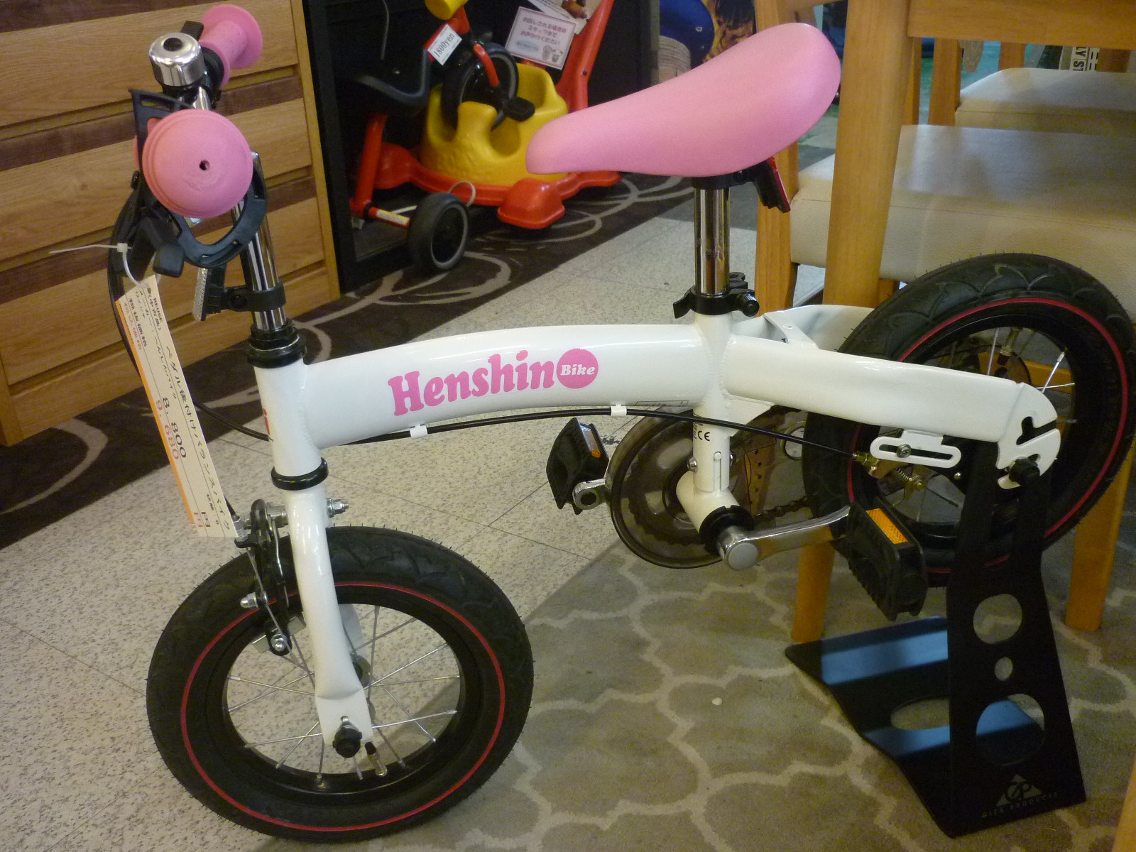Henshin Bike【へんしんバイク人気のピンク♪】スタンド付き ♪子供用