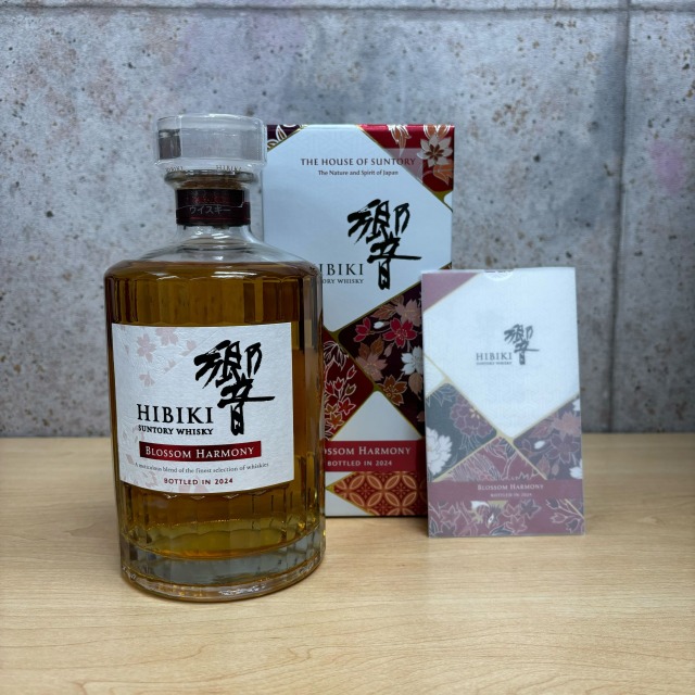 響ブロッサムハーモニーの定価と価格高騰情報は？ | お酒買取専門店