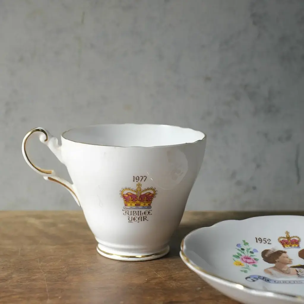 ヴィンテージティーカップ エリザベス女王 記念品 JUBILEE YEAR