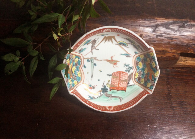 骨董アンティーク古伊万里金襴手色絵金彩犬の散歩図小皿三寸皿狗