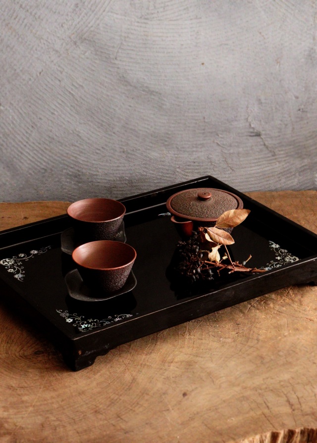 螺鈿細工の漆膳 飾り台 螺鈿 花台 古道具 お膳 茶台 韓国螺鈿 35×25cm