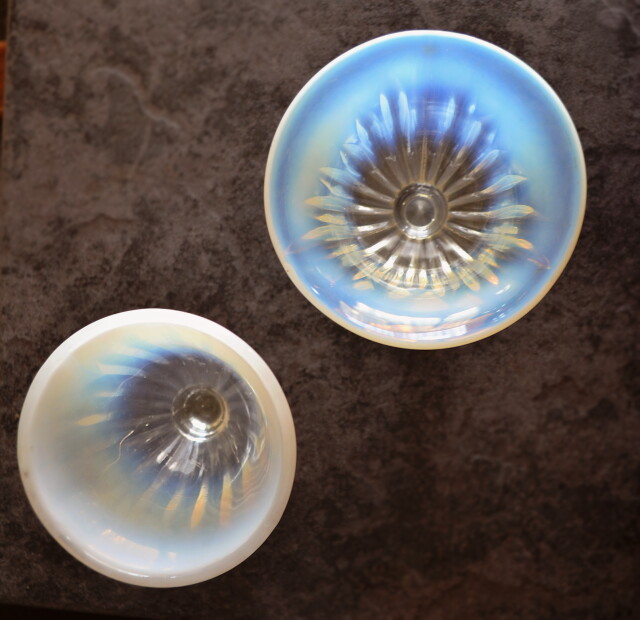 乳白地桃色被し色ガラス輪花コンポートウランガラス氷コップ