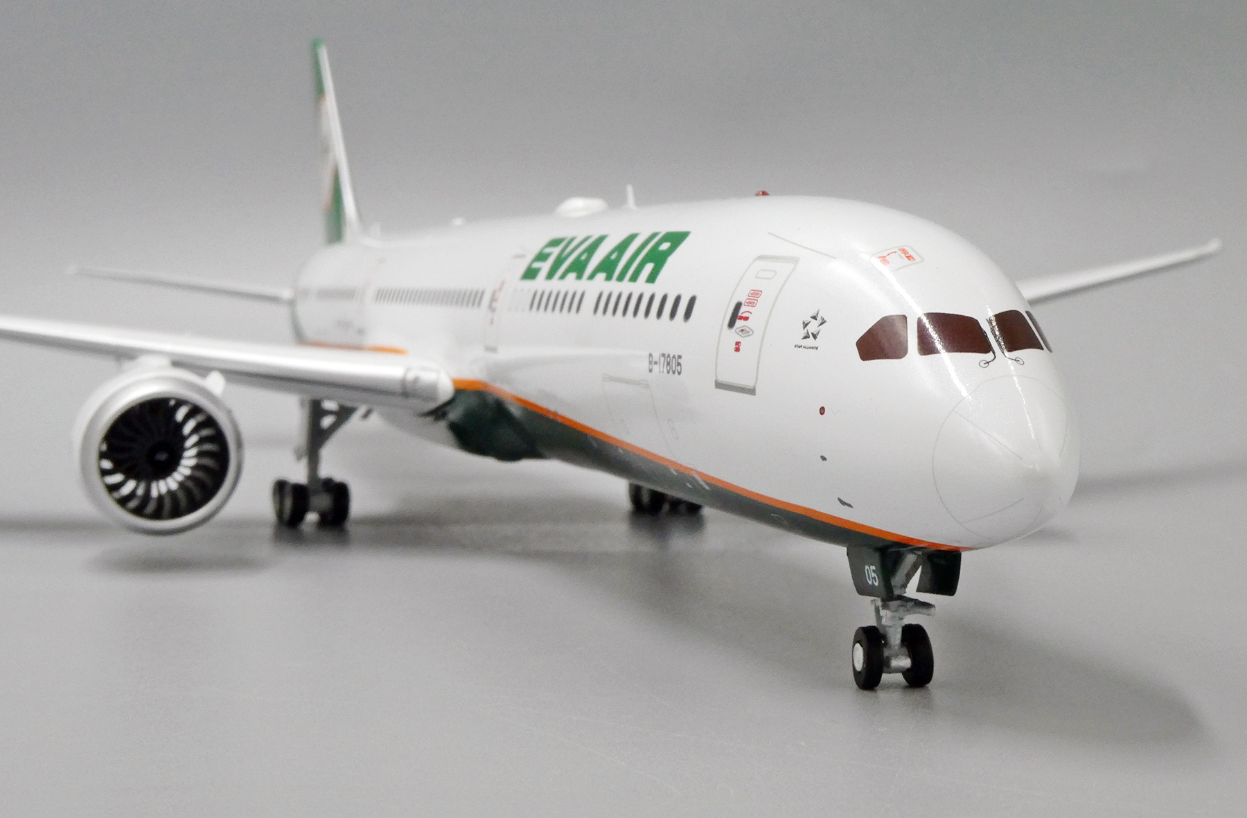 ScaleModelStore.com :: JC Wings 1:200 - XX2315 - EVA Air Boeing 787-10