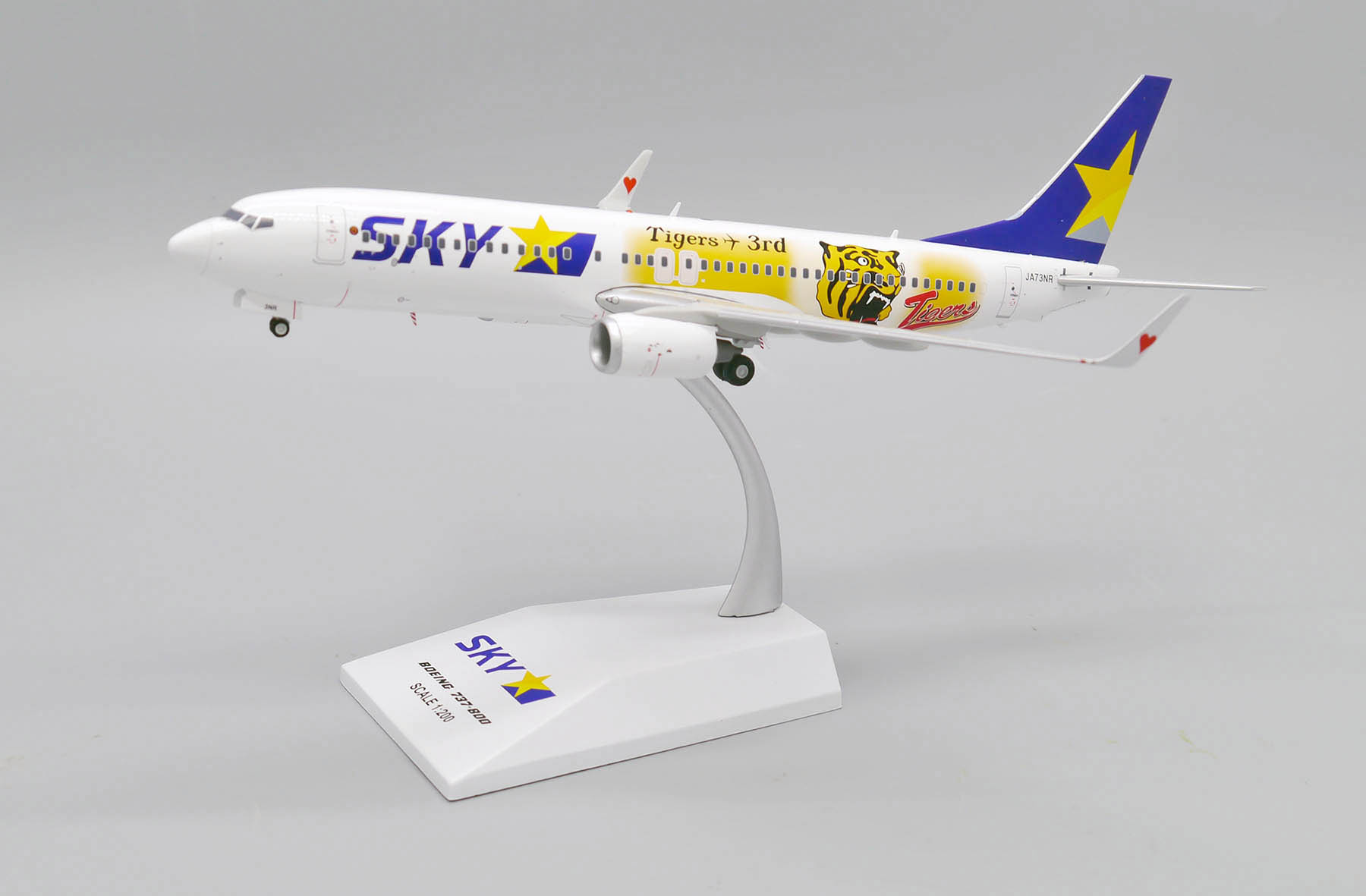 ScaleModelStore.com :: JC Wings 1:200 - EW2738010 - Skymark