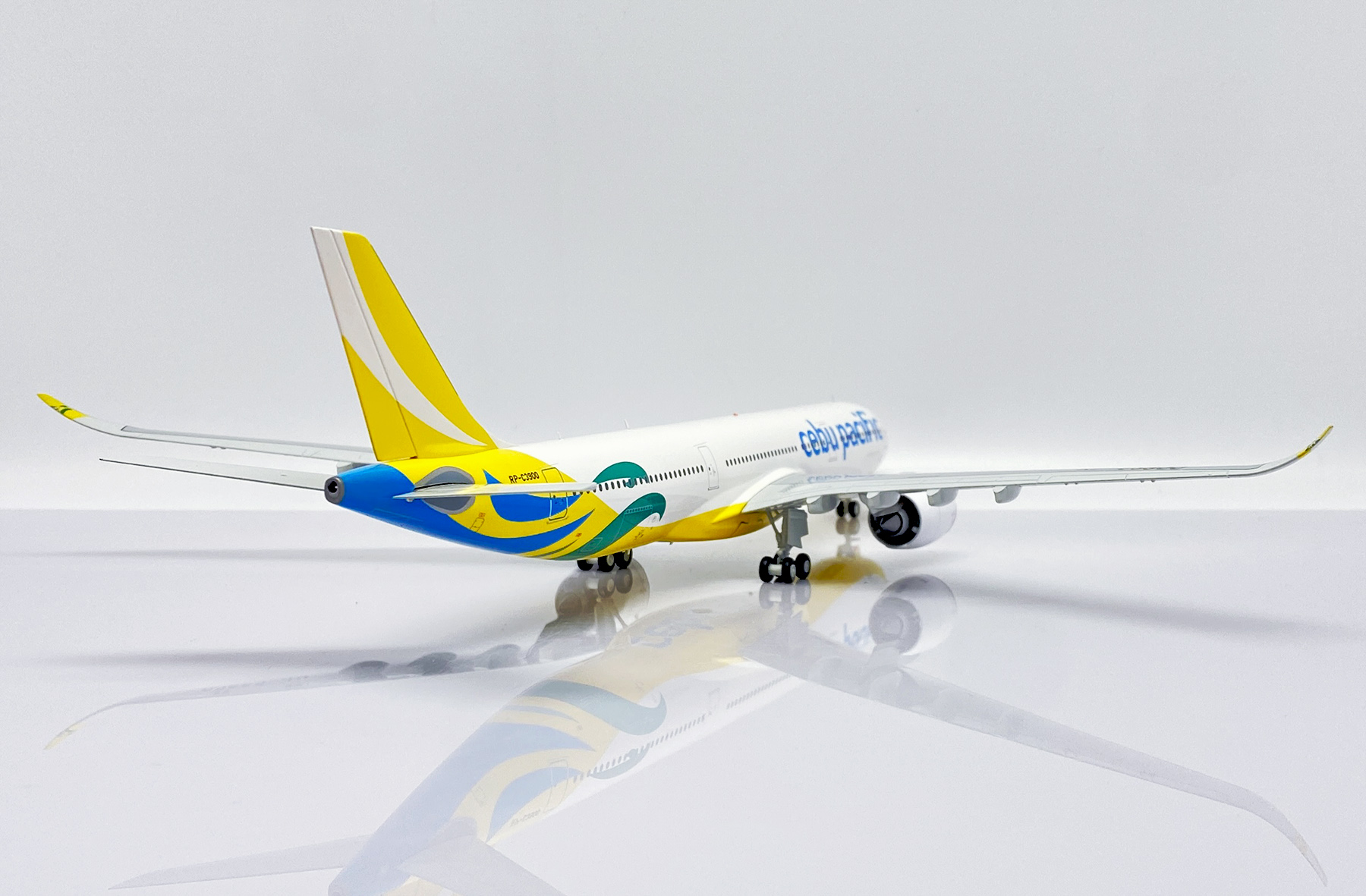 ScaleModelStore.com :: JC Wings 1:200 - XX20235 - Cebu Pacific Air