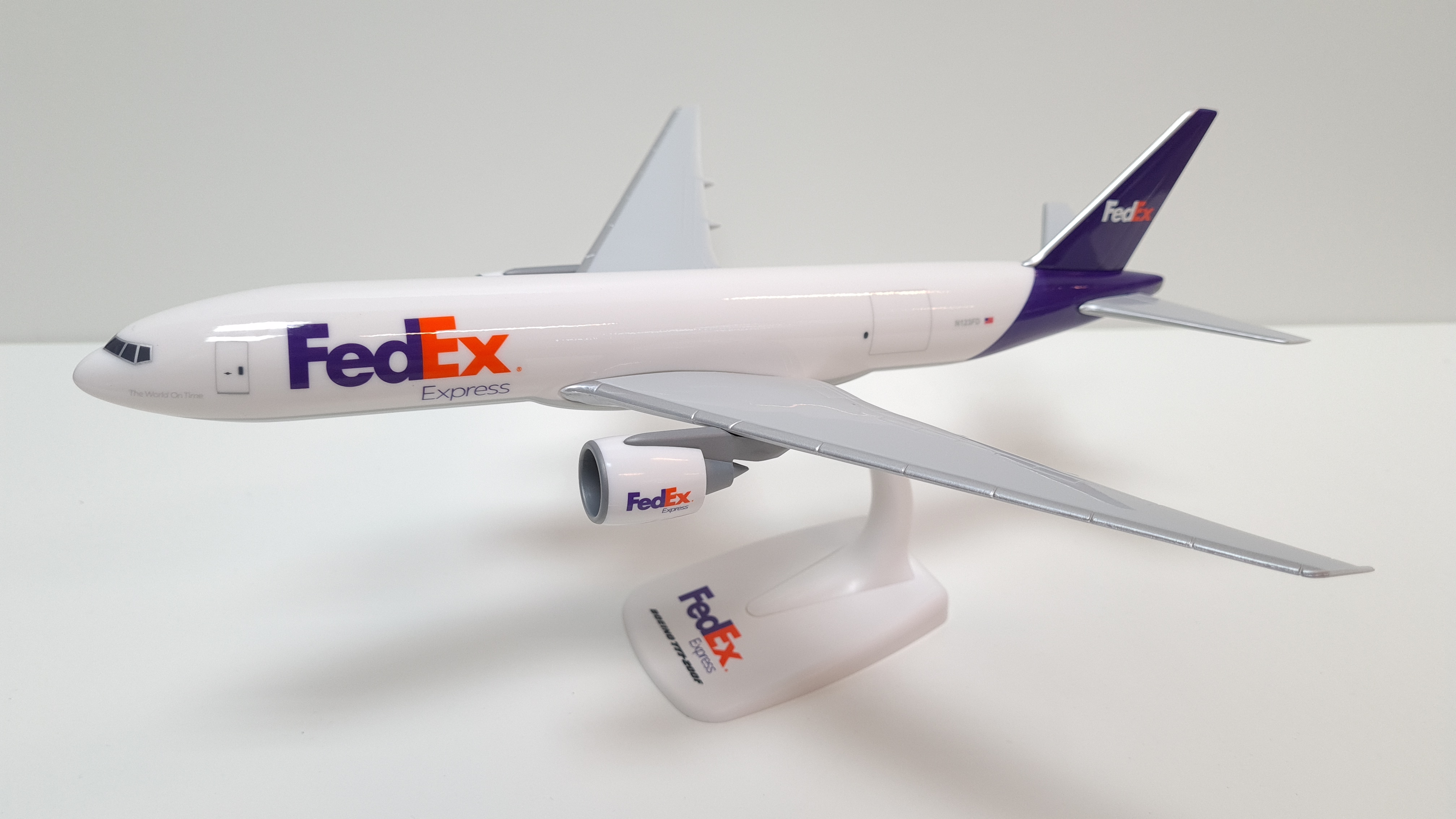 ScaleModelStore.com :: PPC 1:200 - FedEx777200 - FedEx Boeing 777-200F