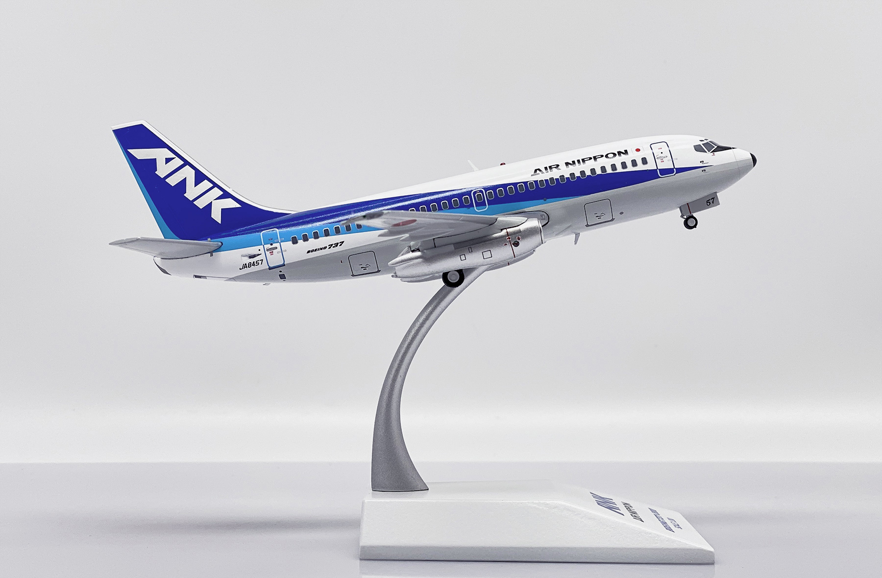 ScaleModelStore.com :: JC Wings 1:200 - EW2732001 - Air Nippon