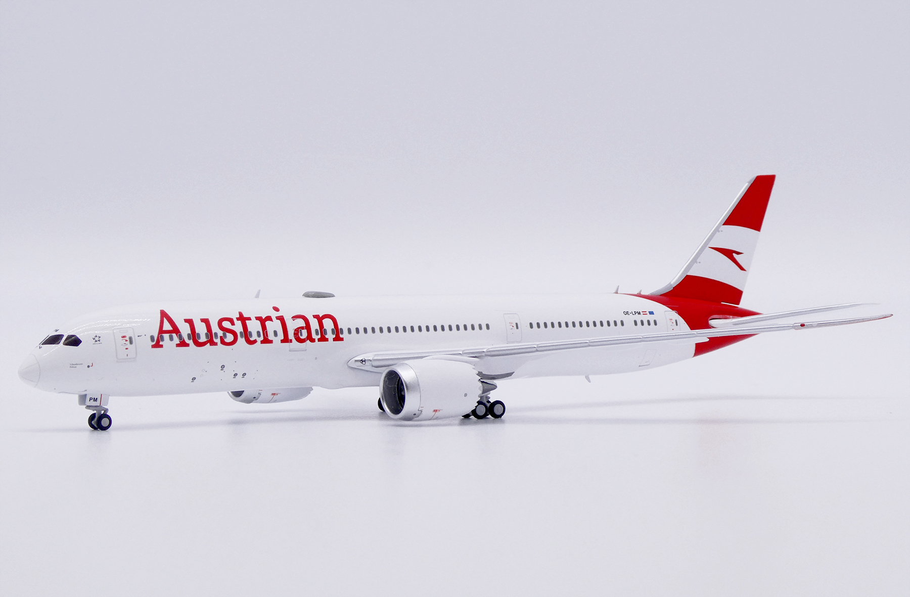 Boeing 787-9 1:200 ブランクモデル American Airlines Boeing 787-9 1