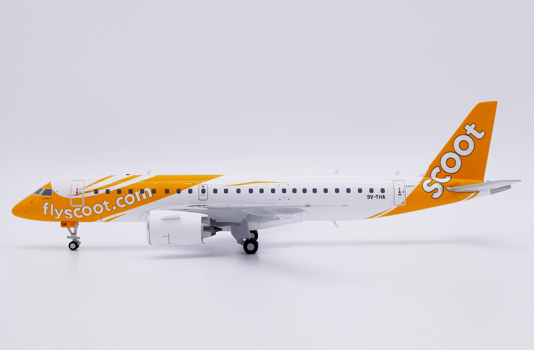 ScaleModelStore.com :: JC Wings 1:200 - XX20476 - Scoot Embraer
