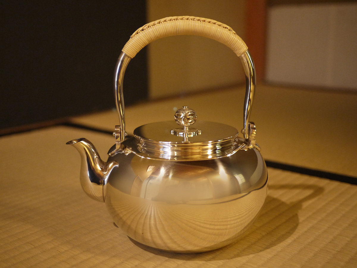 純銀製の湯沸し（銀瓶、薬罐） | 清課堂 / 錫・銀・各種金属工芸
