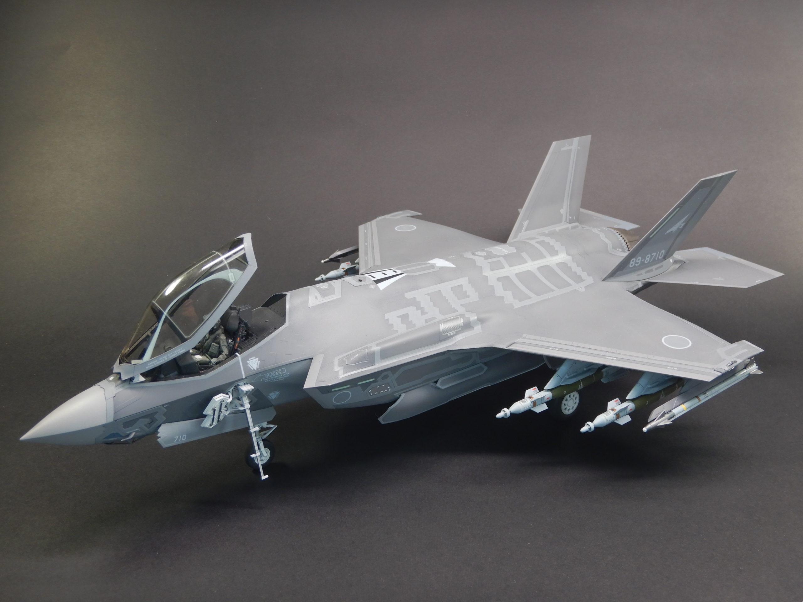戦闘機 プラモデル完成品 タミヤ 1/48 F-35C ライトニングII タミヤ F