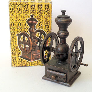 EMB Marti社鉛筆削り2つ