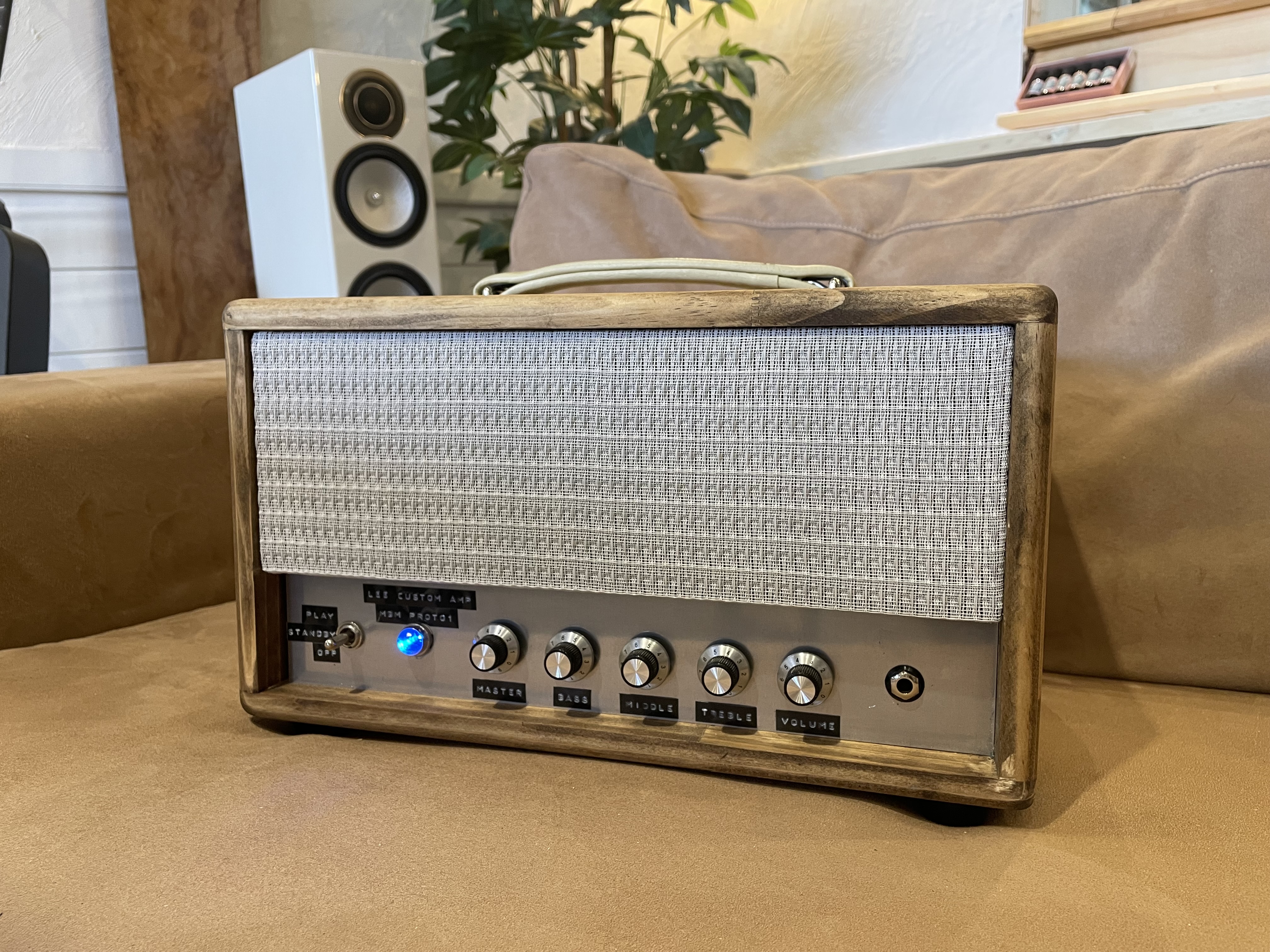 Lee Custom Amplifire 新製品アンプをギタリスト「有賀教平」が弾き