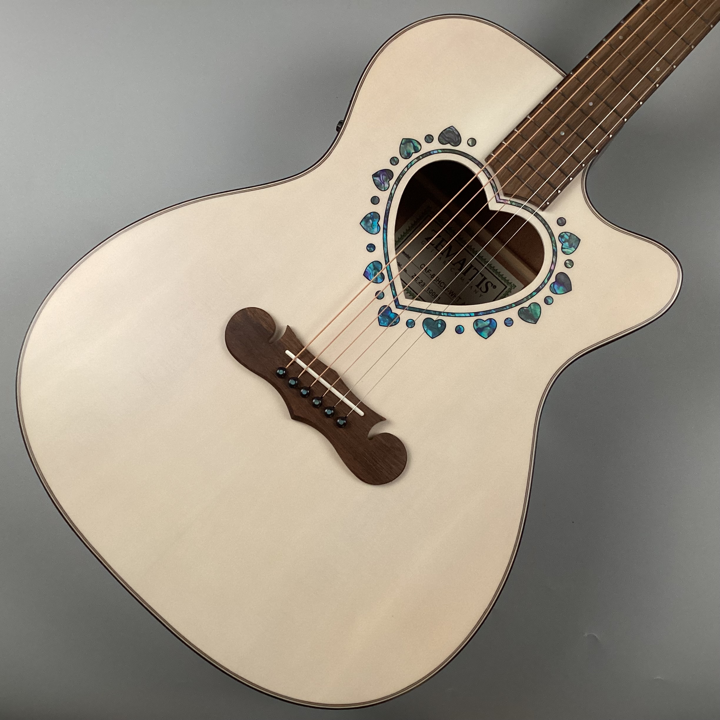 ZEMAITISアコースティックギター ハート型 ※ギターケース付き