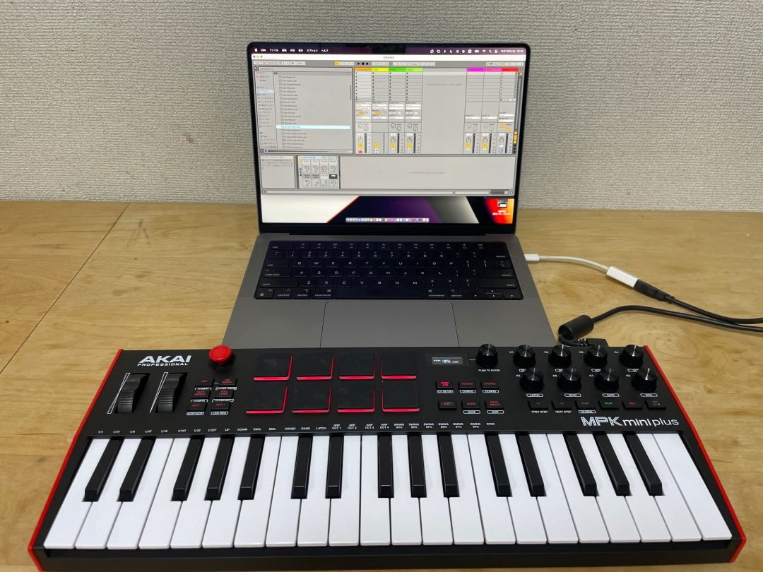 AKAI MPK mini Plus登場！MIDI/CV/GATE/CLOCK等豊富な接続端子を装備