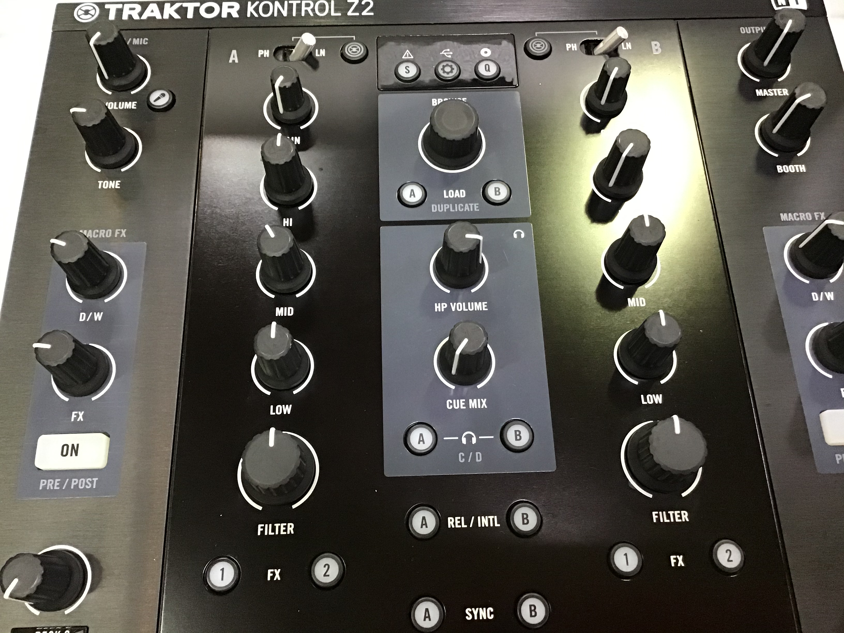 bott さま】TRAKTOR KONTROL Z2 DJミキサー bott さま】TRAKTOR