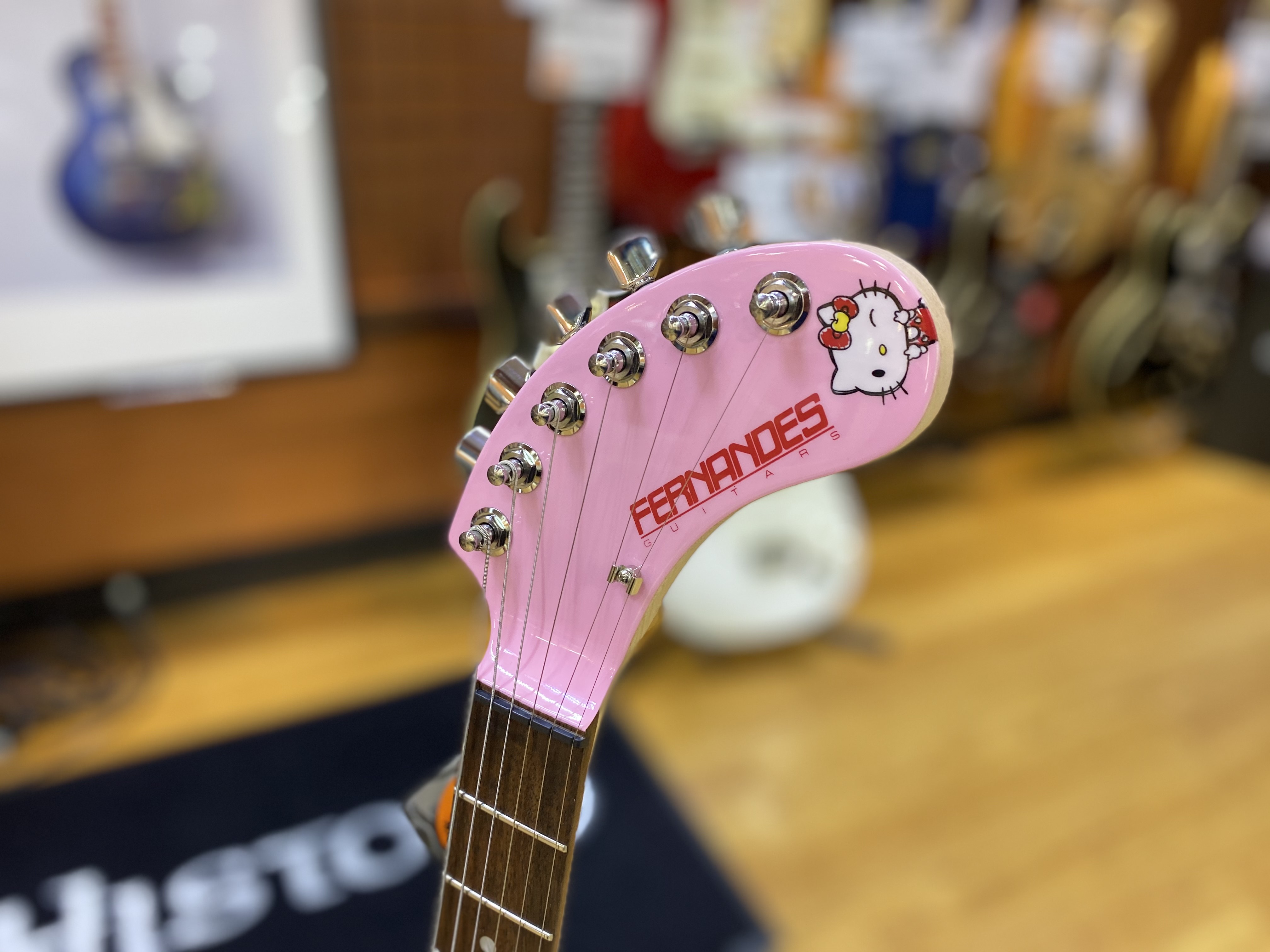 エレキギター】ハローキティ45周年記念モデル！FERNANDES ZO-3HK'19