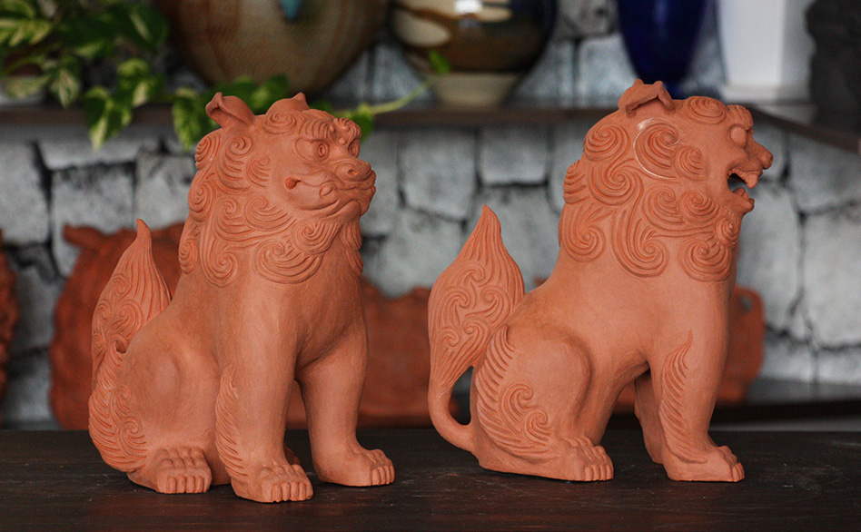 魔除け獅子「立正面シーサー」（小） 作 新垣信一