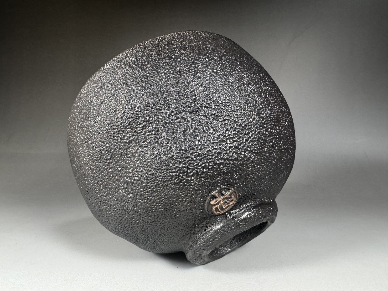 寒川栖豊 葵窯 紀州焼 那智黒 茶碗 / 裏千家 鵬雲斎 書付 黒 | 新栄堂