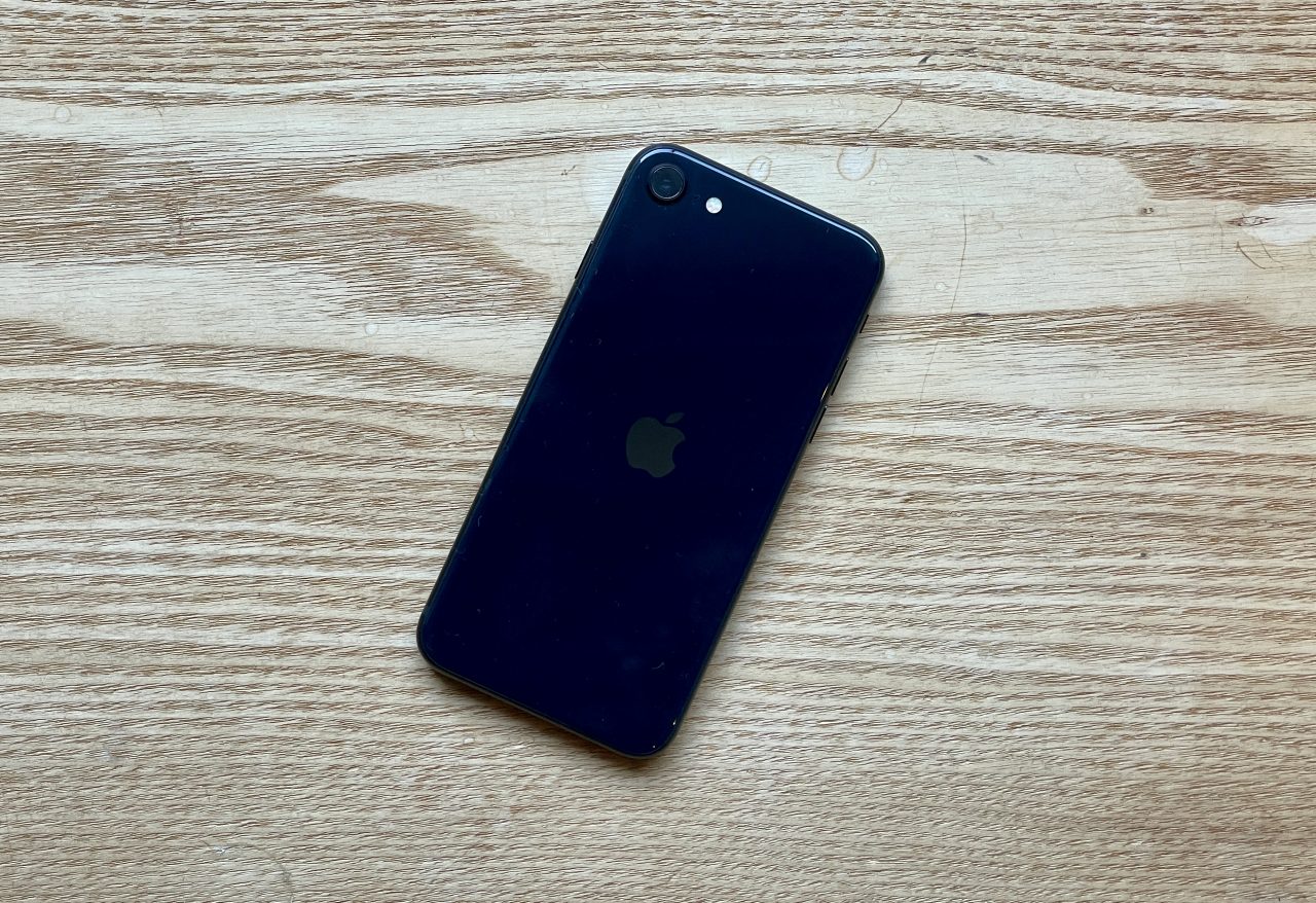 極美品 iPhone se3 最高 第3世代 64gb SIMフリー 黒 ブラック25 極美品