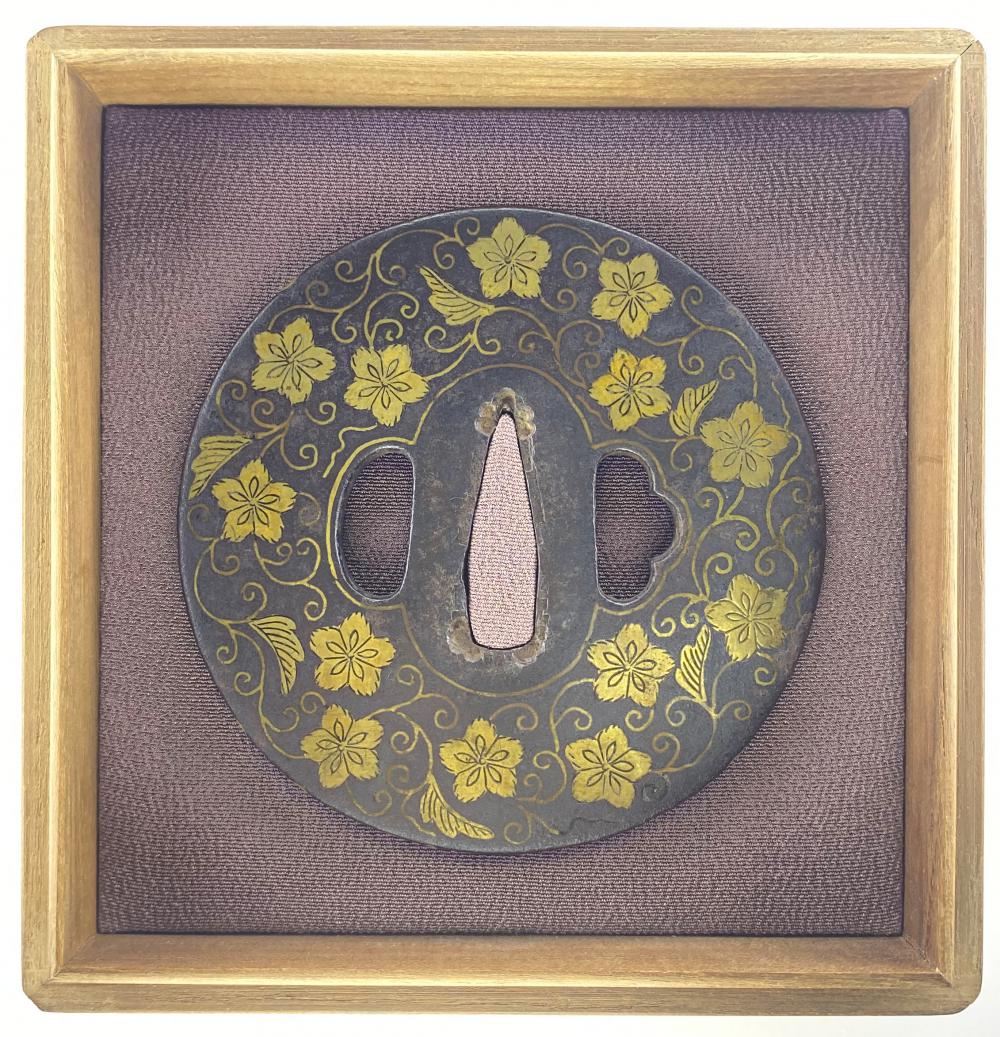 平安城 真鍮象嵌鐔 丸形 鉄地 無銘 唐草象嵌 与四郎？ 平安城 真鍮象嵌