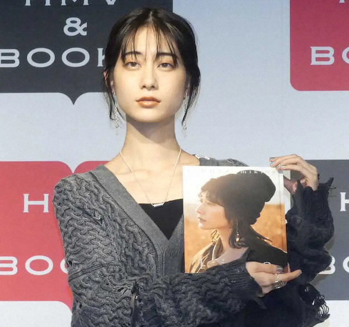 記事全文】「ExWHYZ」“顔面国宝”mikina 初写真集「life」の注目は「目