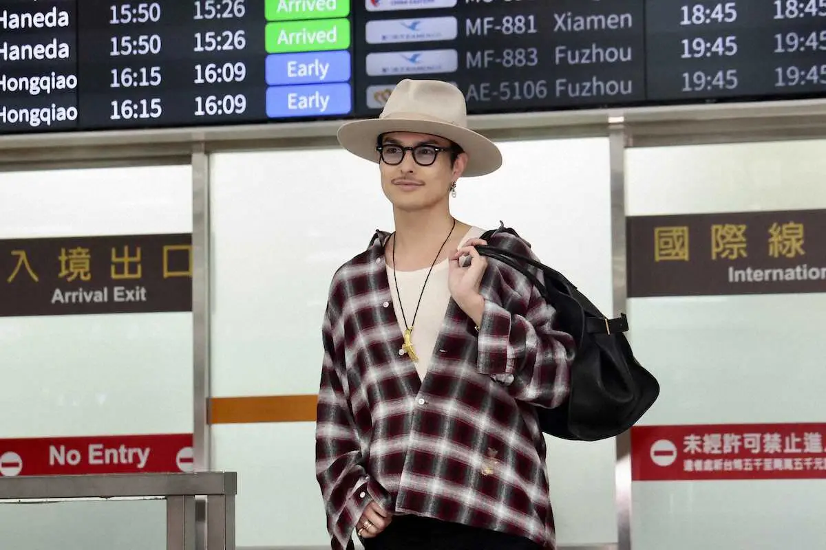 台北・松山空港に降り立つ今市隆二 - スポニチ Sponichi Annex 芸能