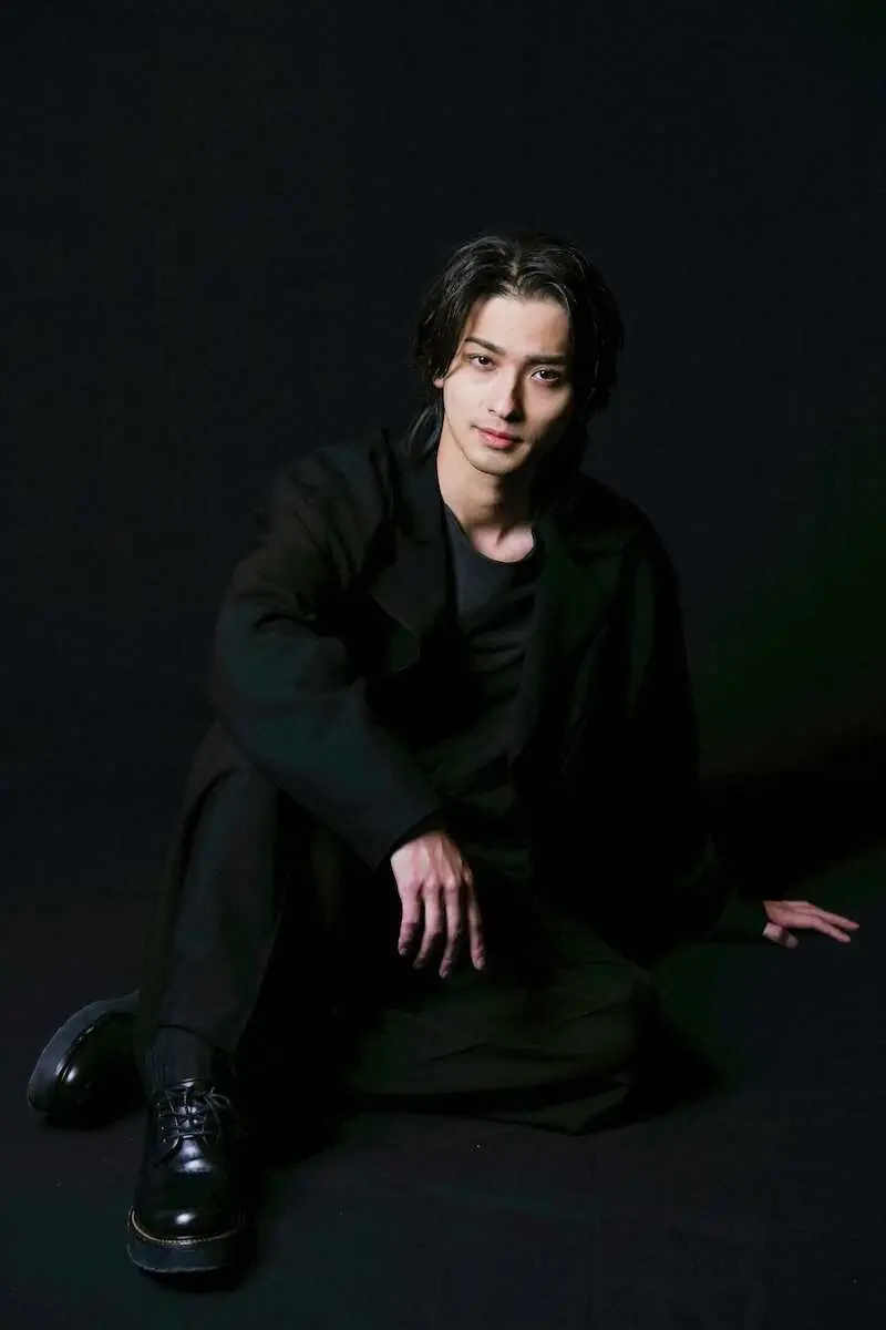 横浜流星インタビュー＞ポーズを決める横浜流星（撮影・会津 智海