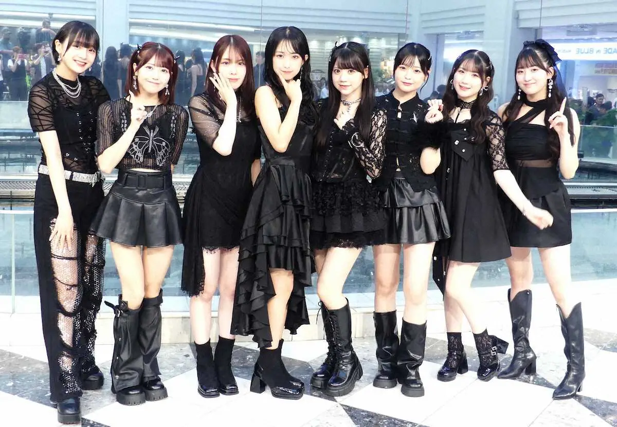 最新シングル発売記念イベントを行った「OCHA NORMA」の（左から）斉藤