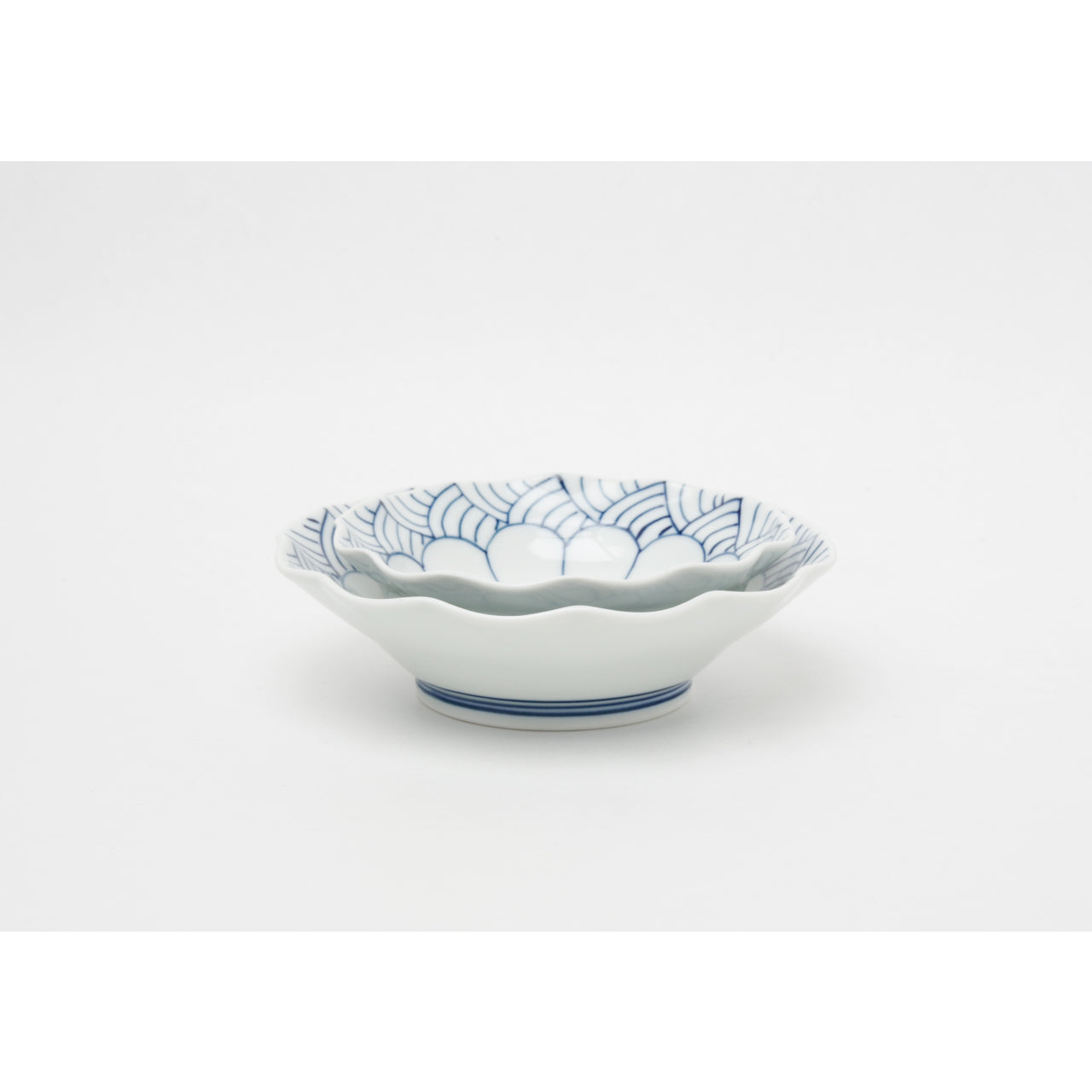 有田焼 菊割青海波 4.5寸深皿 15cm 定山窯の通販｜Studio1156