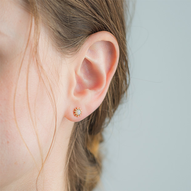 SUNBURST OPAL PIERCED EARRINGS(2JP0721)K10 ピアス｜スター