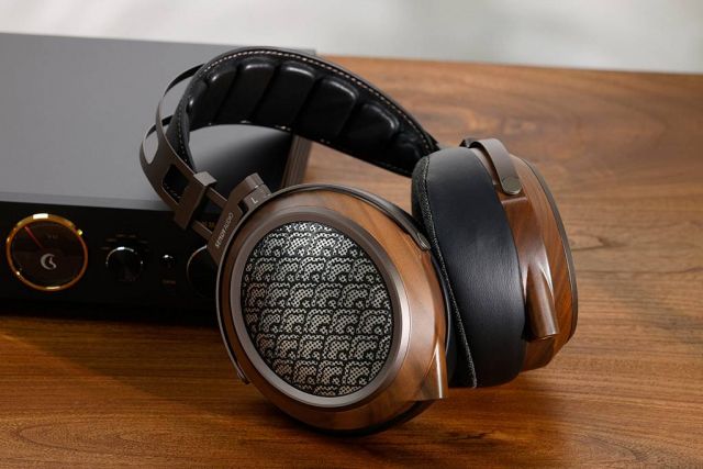 Denon AH-C820W - StereoLife Magazine