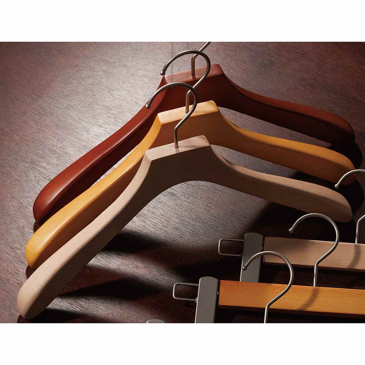 木製ハンガー(ブナ材)湾曲型 木地〔ストエキオリジナル〕 幅38cm