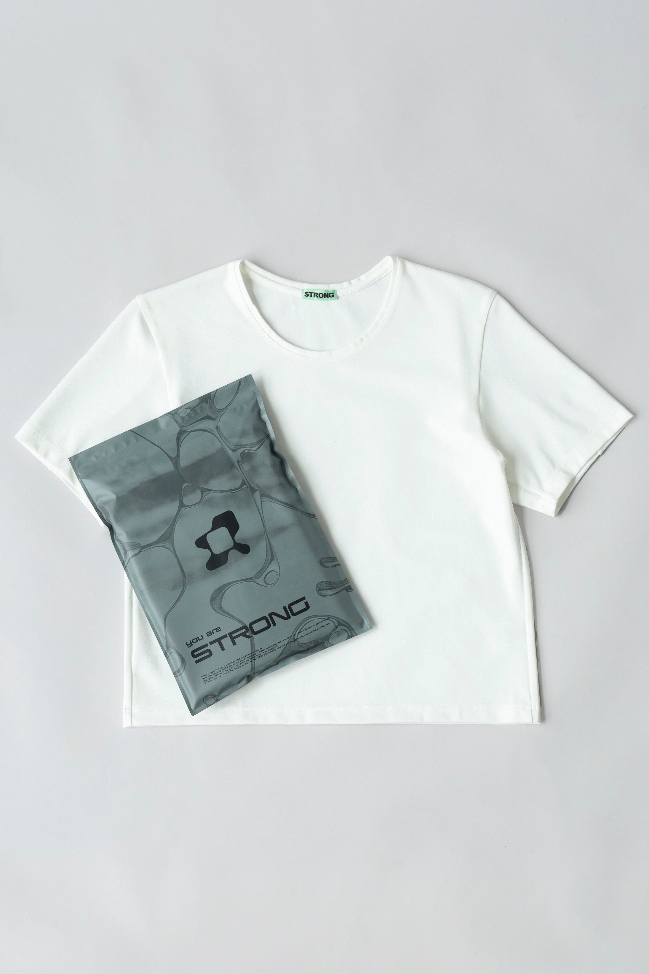 STRONG PACK TEE SHORT (WHITE)