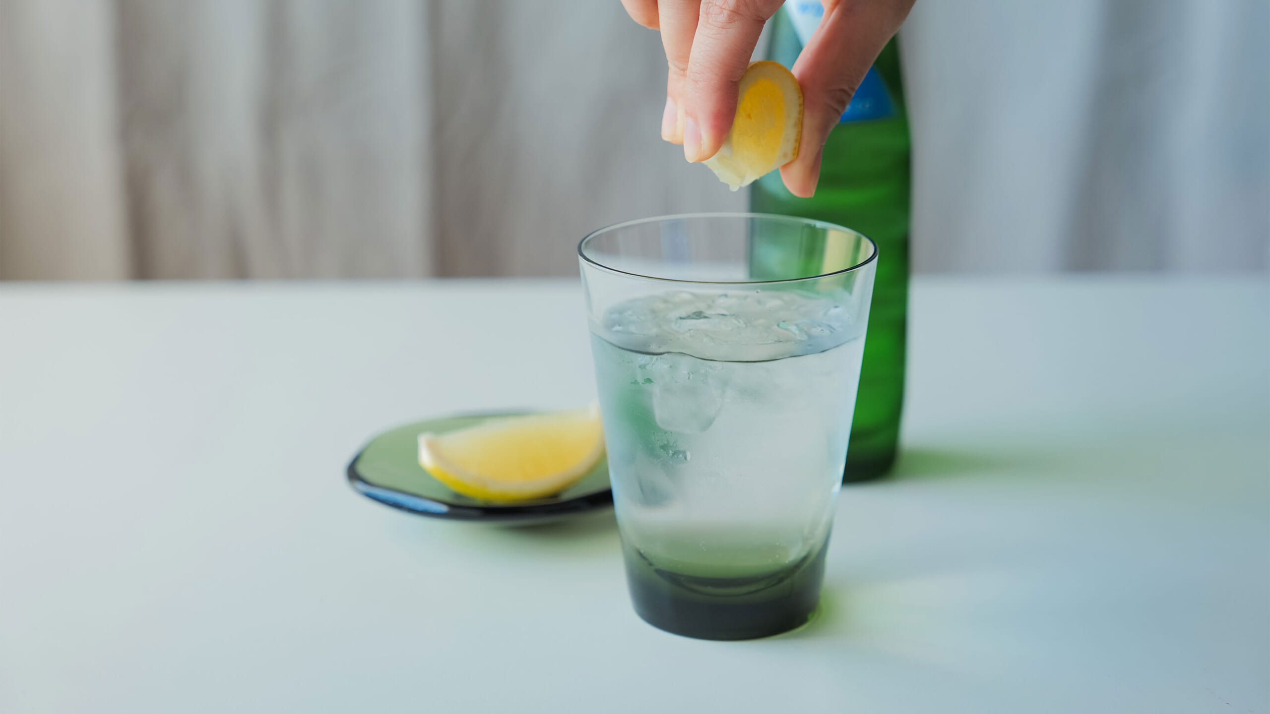 ☆カットガラスの魅力☆珍しいグリーンのドレスデンクリスタル☆スリム